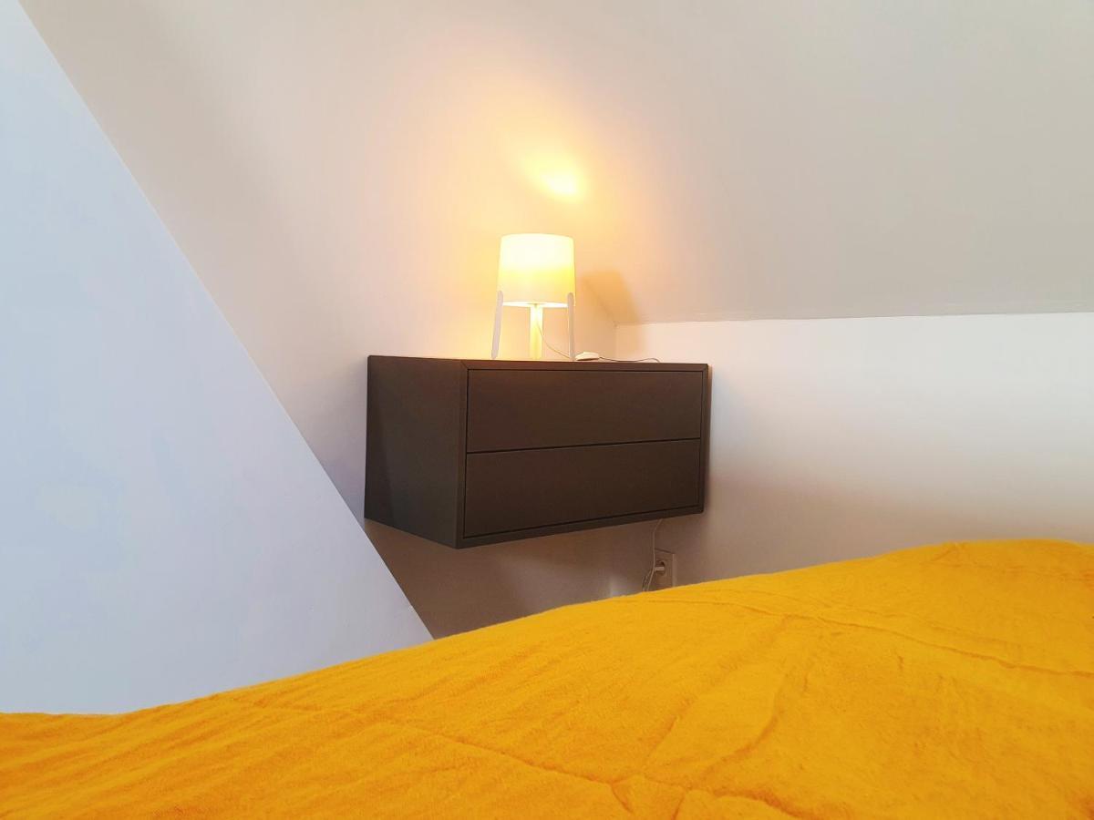 Yellow Studio Mons Bagian luar foto